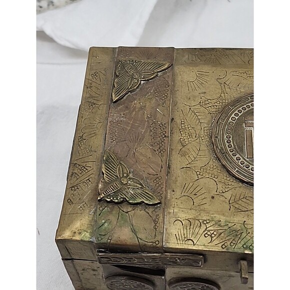 CHINESE Etched Brass / Medallions Trinket or Jewelry Box Wood insert 7x4x2.5 - Picture 4 of 12